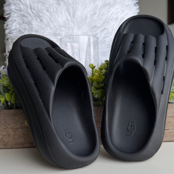 UGG Women Black Foamo Slide Sandals In Water Resistant EVA - Picture 2 of 13
